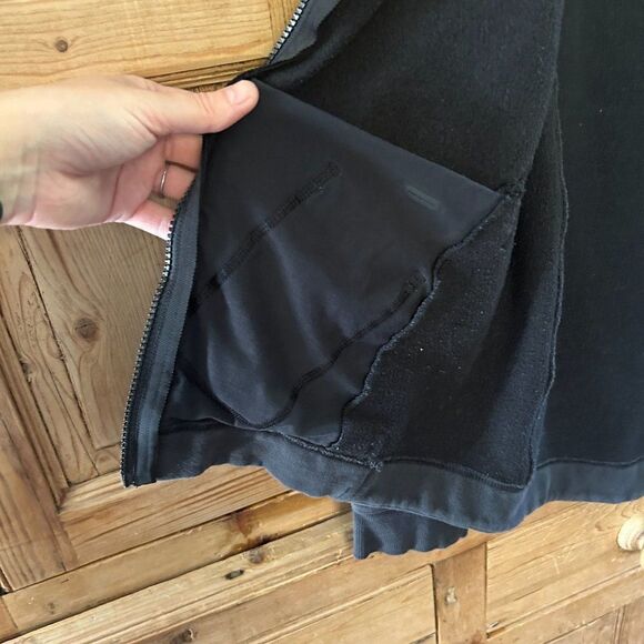 Lululemon 6‎ (?) Black Full Zip Sweater Sweatershirt Pockets - Slight Flaws - Picture 12 of 12